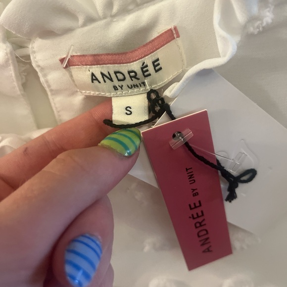 Andree by Unit White Textured Women's Top - Picture 2 of 4